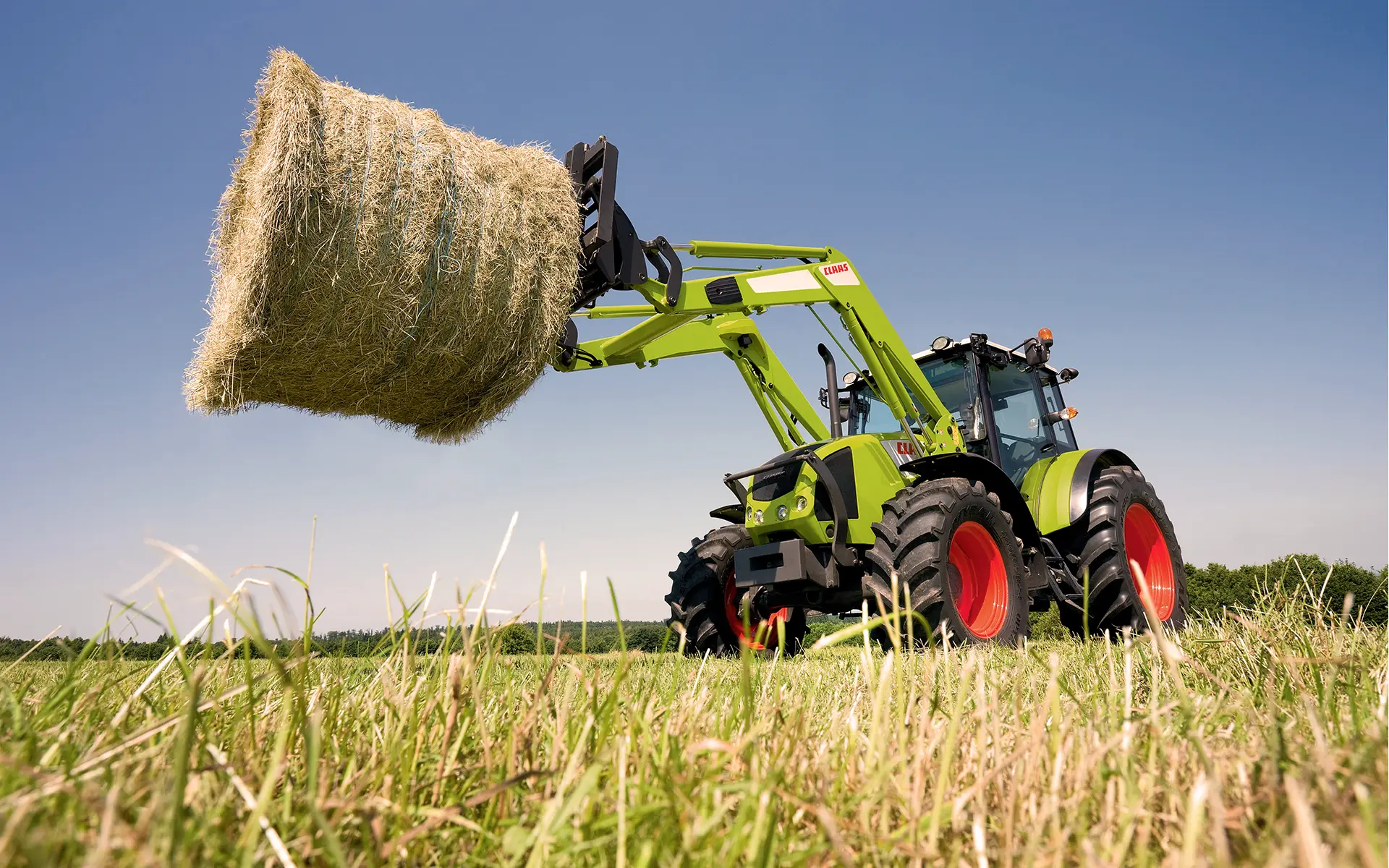 CLAAS AXOS 340 Tractor