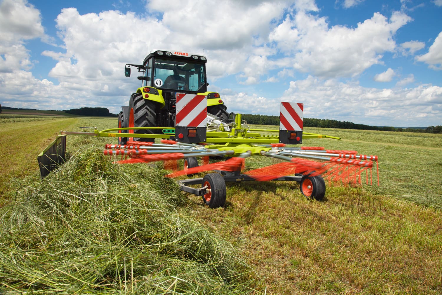 CLAAS LINER Single-Rotor Swather